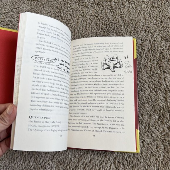 Harry Potter Boxed Set: Library of Hogwarts - Fantastic Beasts & Quidditch HC - Picture 10 of 13